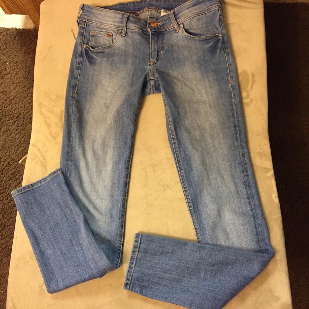 H & M SKINNY JEANS